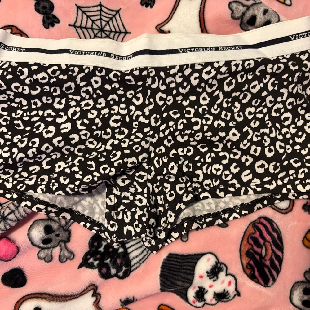 Victoria's Secret Gray leopard shortie pantie